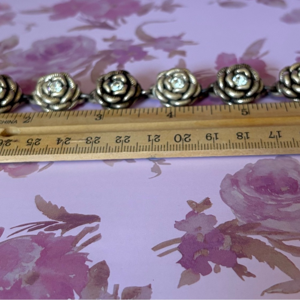 Elegant Silver Floral Bracelet - Picture 4 of 4